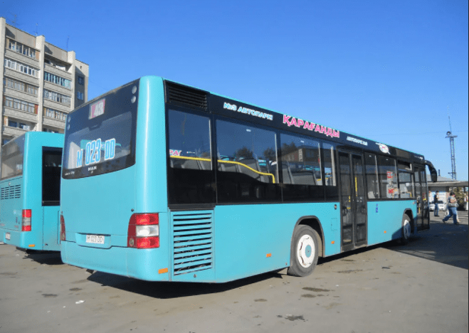 Драка в автобусе: кондуктор разбил нос подростку в Караганде