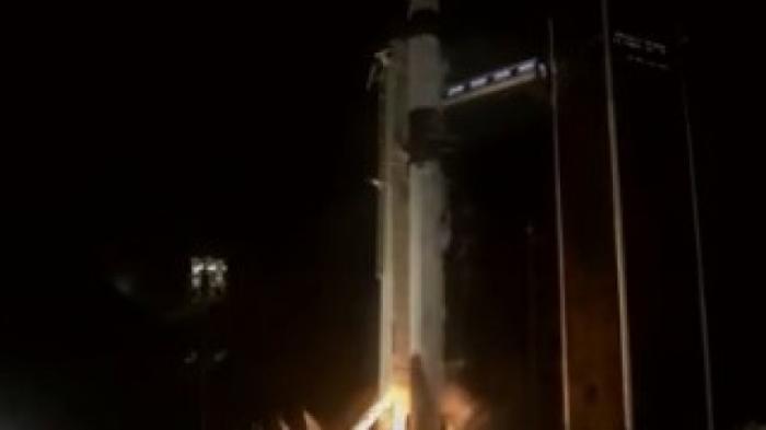 SpaceX впервые отправила в космос ракету с гражданским экипажем
                16 сентября 2021, 06:32