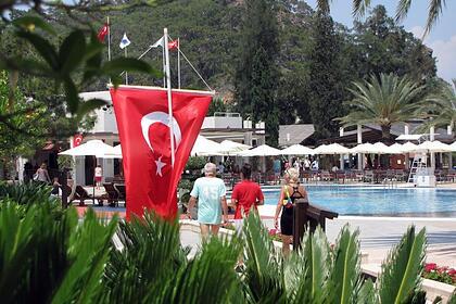 Турция начала преждевременно закрывать отели из-за оттока туристов