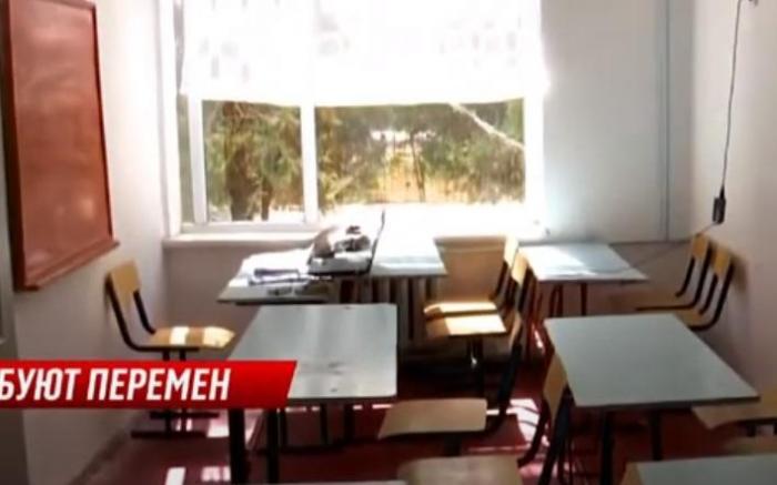 Сельские школьники в Туркестанской области учатся в помещениях, предназначенных под туалеты