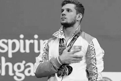 Тяжелоатлет-чемпион из Казахстана умер в возрасте 25 лет