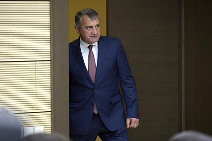 Президент Южной Осетии проголосовал на выборах в Госдуму