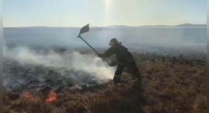 Трое мужчин пострадали из-за степного пожара в Карагандинской области