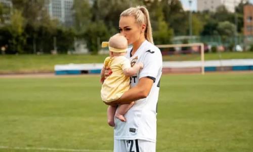Красавица-футболистка из Казахстана родила дочь и через четыре месяца вышла на поле. Фото и видео