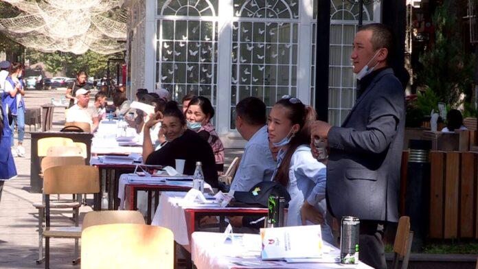 В Шымкенте на Ярмарке вакансий предложили работу должникам по алиментам