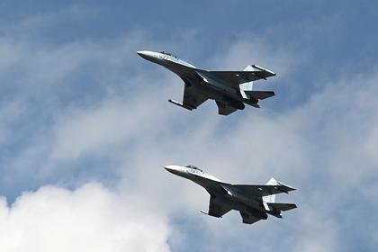 США поздравили свои ВВС изображением российских истребителей