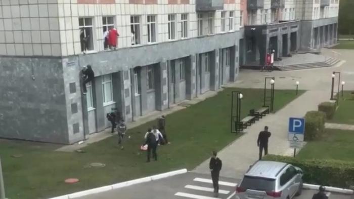 Стрельба в пермском университете: студенты прыгают из окон
                20 сентября 2021, 13:12