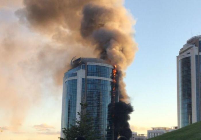В Нур-Султане загорелось здание «Казахмыса»