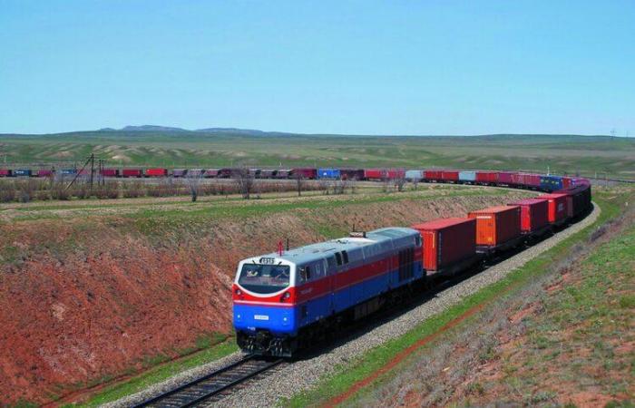 Растут убытки: казахстанский груз стоит на границе с Китаем