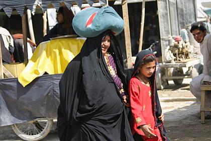 Талибы позволят женщинам посещать школы в Афганистане
