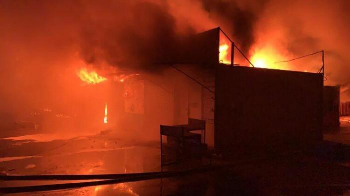 Это был поджог: пожарные до утра тушили крупный пожар на заводе в Караганде