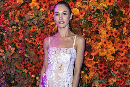 Иностранцы оценили наряд украинской актрисы на Неделе моды в Лондоне