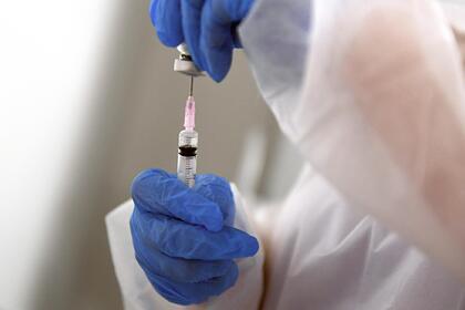 В центре Гамалеи сравнили эффективность вакцин от разных штаммов коронавируса