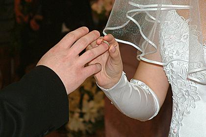 Мужчина отказался выполнить требование жениха и невесты и был унижен на свадьбе