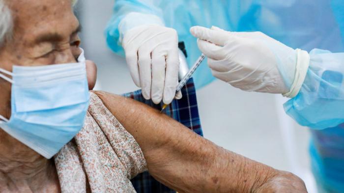 Пожилым американцам разрешили получать три дозы вакцины от COVID-19
                23 сентября 2021, 15:06