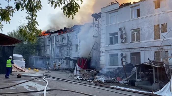 Полиция расследует пожар в доме в центре Алматы
                23 сентября 2021, 17:56