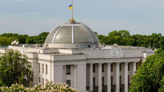 Закон об ограничении влияния олигархов приняли депутаты Украины
                24 сентября 2021, 13:16