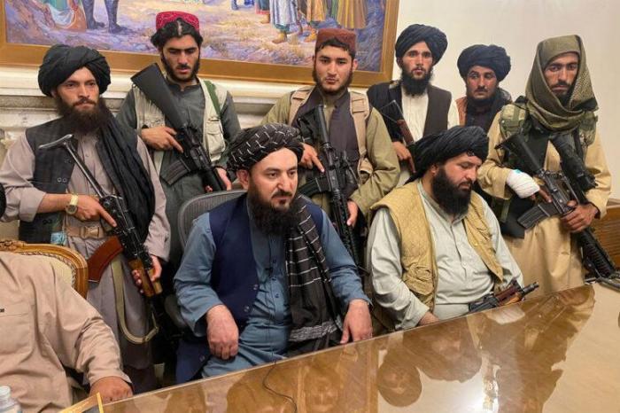 «Талибан» запретил афганцам стильные прически и бритье бород