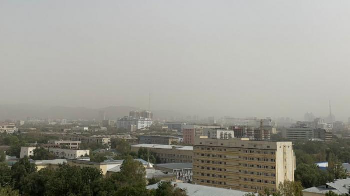 Алматинцы пожаловались на пыльную бурю в городе
                27 сентября 2021, 15:02