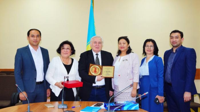 Турция вручила награду казахстанскому лингвисту
                27 сентября 2021, 18:55