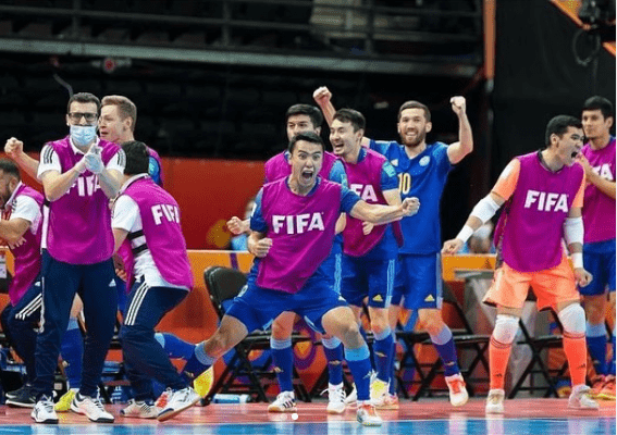 Токаев поздравил футболистов Казахстана с исторической победой