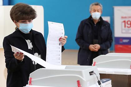 Медведев оценил возможность обязательного голосования на выборах в России