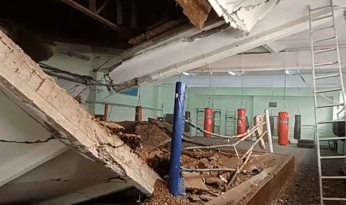 В детской спортивной школе Павлодара рухнула крыша