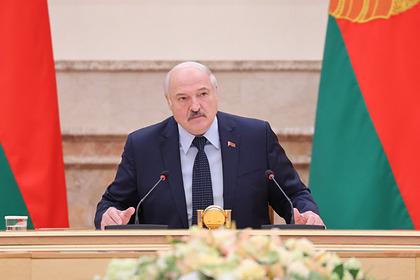 Лукашенко дал месяц на доработку поправок в Конституцию
