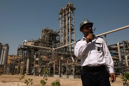 США призвали Китай сократить закупки иранской нефти