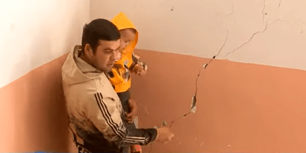 Стены в трещинах, канализация забита. На дома по госпрограмме жалуются жильцы в Туркестане