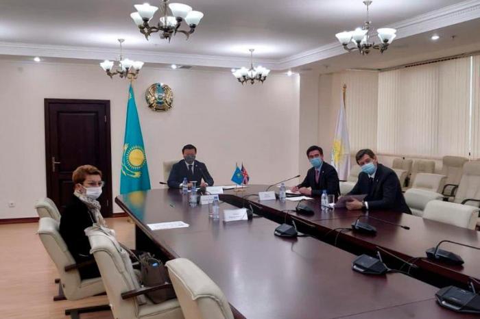 Взаимное признание сертификатов вакцинации обсудил Алексей Цой с Послом Великобритании в Казахстане