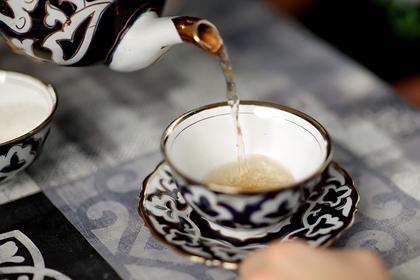 Россиян предупредили о вреде горячего чая при простуде