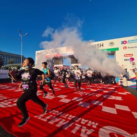 Юбилейный «Алматы марафон» собрал около пяти тысяч человек