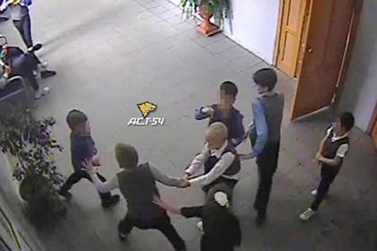 Старшеклассники сломали позвоночник восьмилетнему ребенку в российской школе