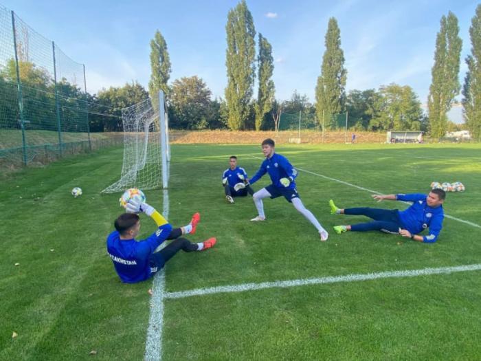 «Это будет большой опыт для наших юношей». Команда Казахстана U-19 начала подготовку к матчу против Чехии