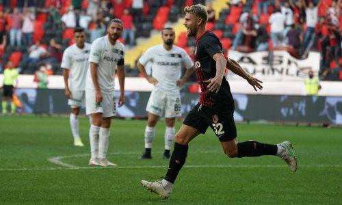 Казахстанский футболист забил дебютный гол за в чемпионате Турции. Его клуб громит соперника
