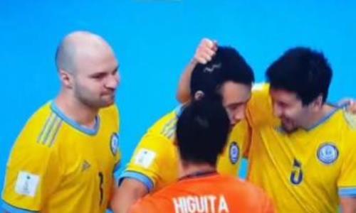 Казахстан открыл счет в матче с Бразилией. Видео