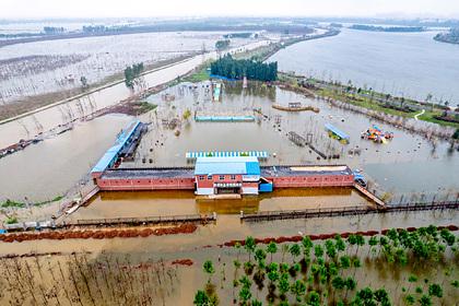 В Китае тысячи человек эвакуировали из-за наводнения