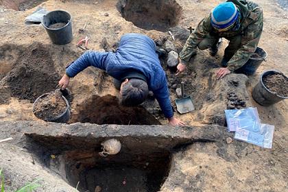 Археологи нашли под Псковом череп древнего жителя Усвят