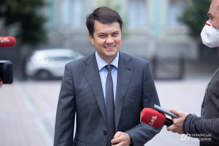 Разумков упрекнул Зеленского, что санкции СНБО подменяют суды