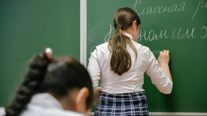 Казахстанским школьницам запретили носить брюки
                08 октября 2021, 10:25