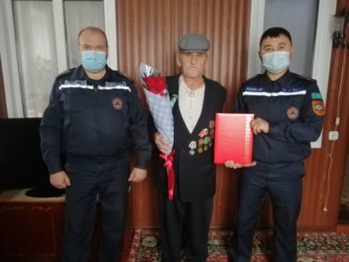 В Караганде ветеран противопожарной службы отметил 90-летний юбилей