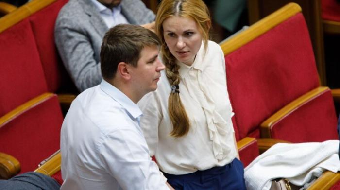 Умерший депутат Поляков жил с коллегой Скороход, она беременна, – СМИ