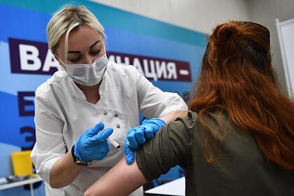 Медведев оценил информационную кампанию по вакцинации от COVID-19