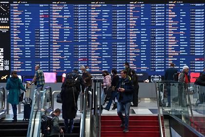 В аэропортах Москвы отменили десятки рейсов
