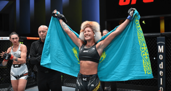Казахстанка Агапова задушила соперницу в UFC