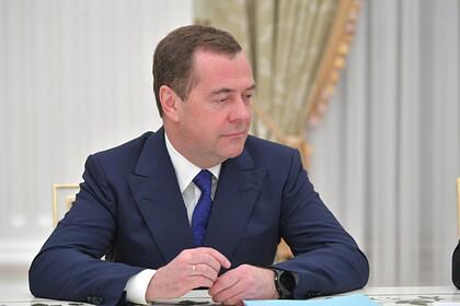 Медведев объяснил бессмысленность переговоров с Украиной