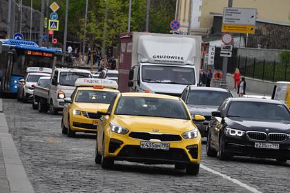 В России ужесточат правила приема на работу в такси