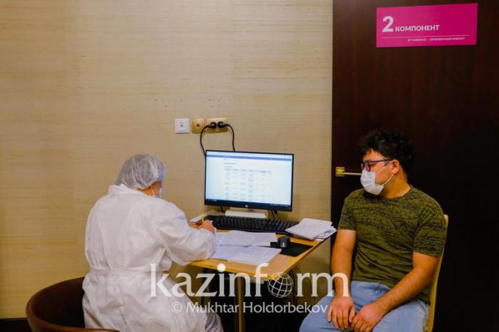 885 тысяч человек получили оба компонента вакцины от КВИ в Алматы