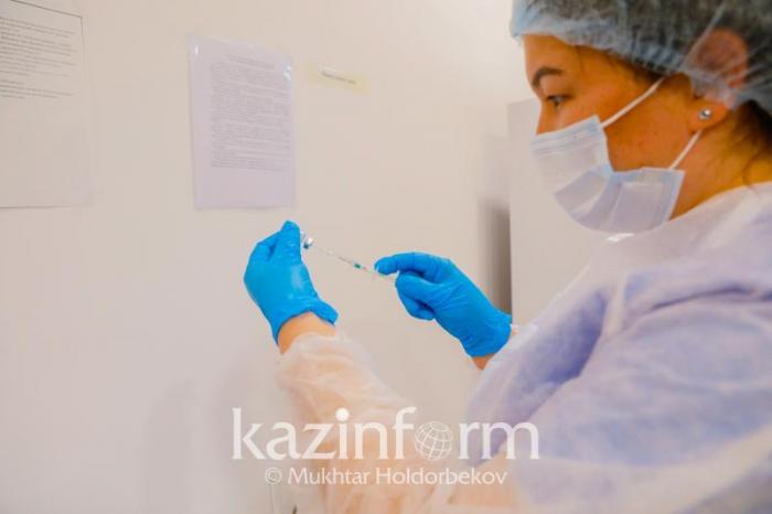 Сколько казахстанцев отказались от вакцинации